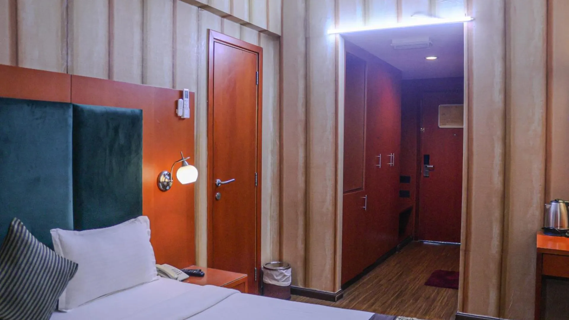 Boonmax Hotel Dubai