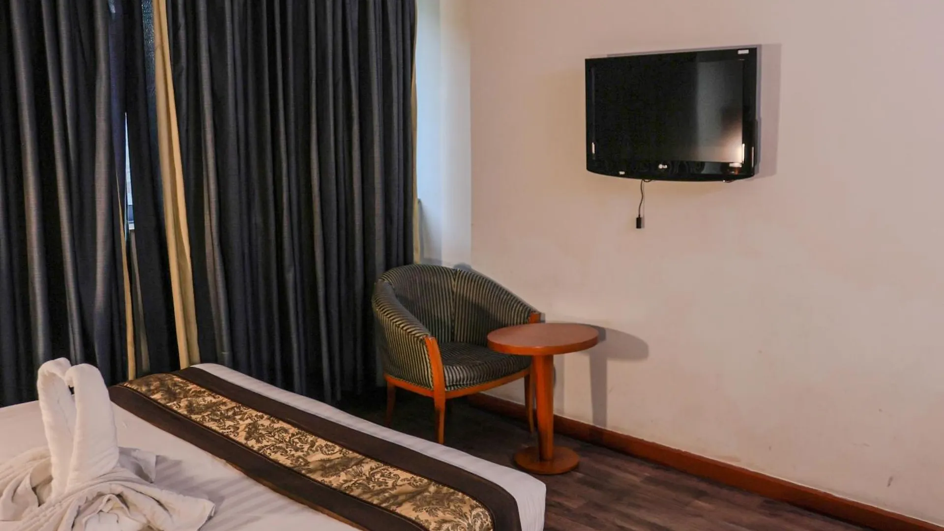Boonmax Hotel Dubai 3*,